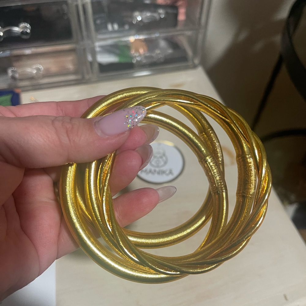 Manika Radiant Gold Bracelet Collection View 2